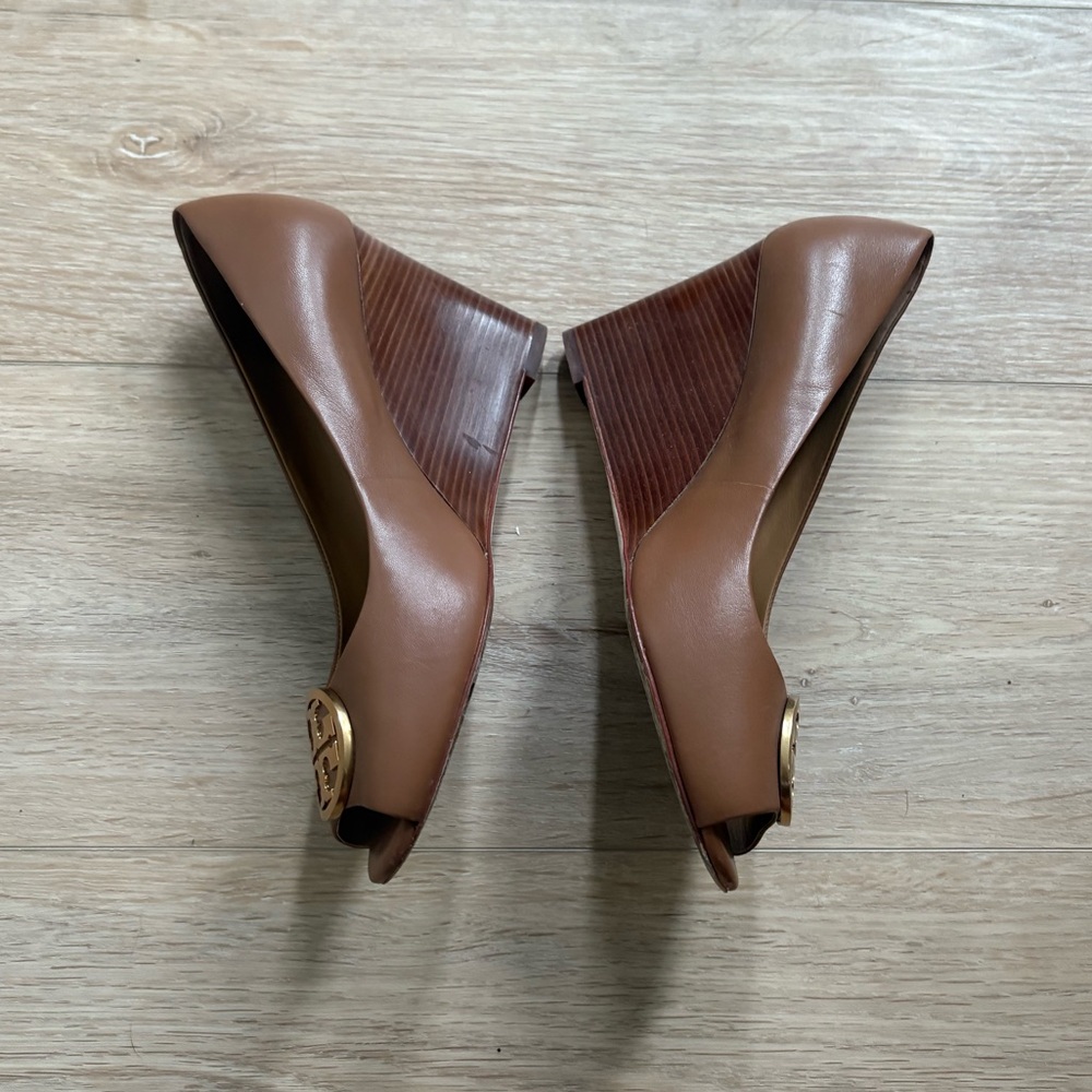 Tory Burch Brown Peep-Toe Wedge Heels with Gold Logo - Picture 5 of 6